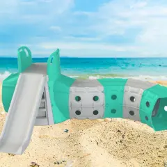 Kolorowy tunel do zabawy ze zjeżdżalnią na piaszczystej plaży, z błękitnym morzem i niebem w tle. Idealny na wakacyjne przygody!