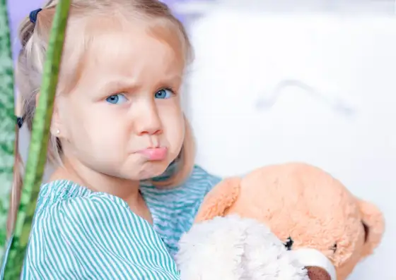 Obrażone dziecko - jak reagować spokojnie i stawiać granice